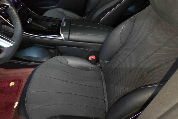 Used Mercedes-Benz EQE SUV 2023 350 4MATIC Pioneer Edition Left Front Seat