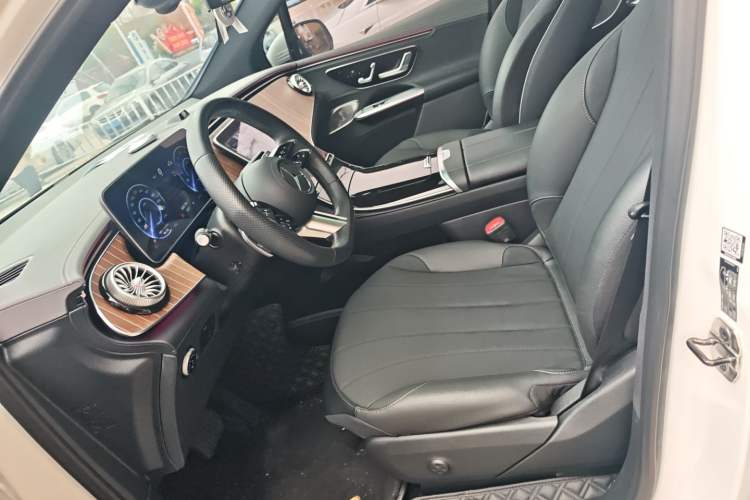 Used Mercedes-Benz EQE SUV 2023 350 4MATIC Pioneer Edition Left Front Seat