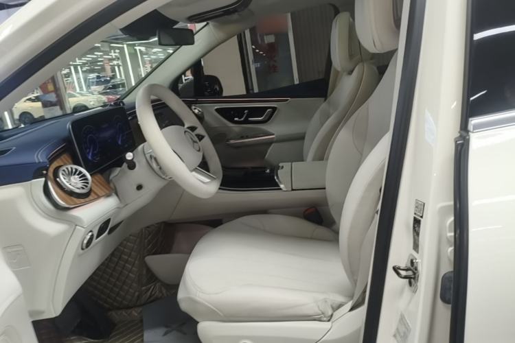 Used Mercedes-Benz EQE SUV 2023 350 4MATIC Luxury Edition Left Front Seat