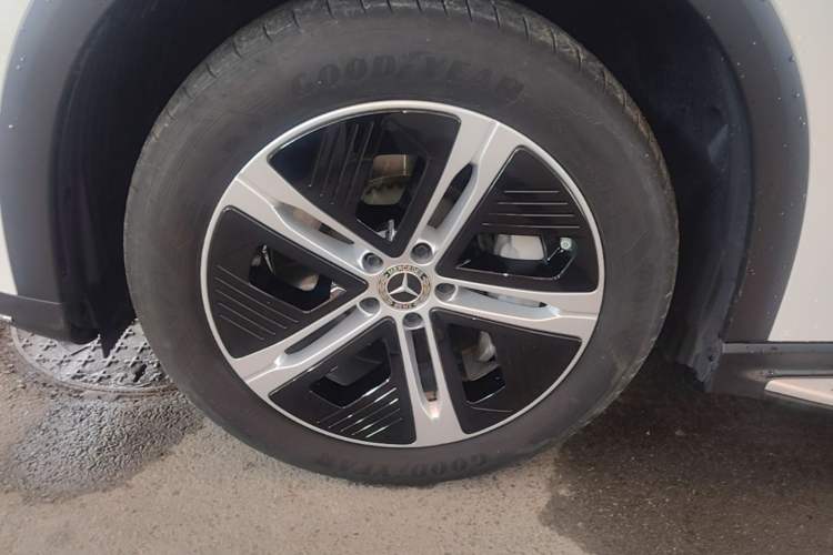 Used Mercedes-Benz EQE SUV 2023 350 4MATIC Pioneer Edition Left Front Wheel Hub