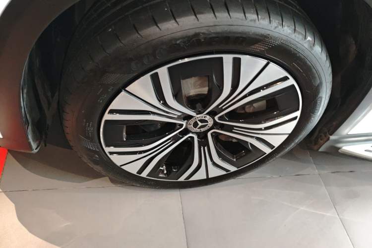 Used Mercedes-Benz EQE SUV 2023 350 4MATIC Luxury Edition Left Front Wheel Hub