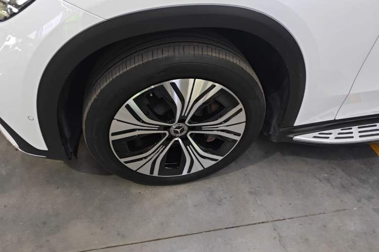 Used Mercedes-Benz EQE SUV 2023 350 4MATIC Luxury Edition Left Front Wheel Hub