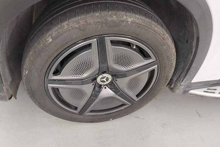 Used Mercedes-Benz EQE SUV 2023 500 4MATIC Special Edition Left Front Wheel Hub