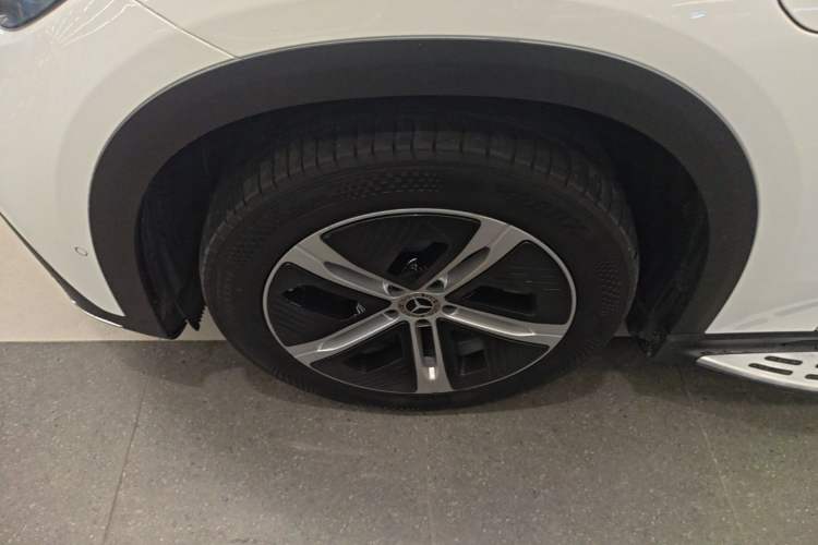 Used Mercedes-Benz EQE SUV 2023 350 4MATIC Pioneer Edition Left Front Wheel Hub