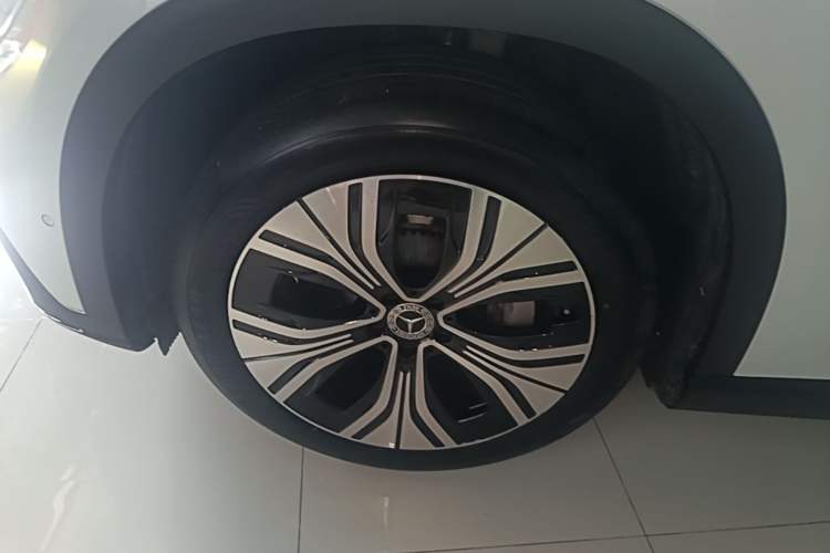 Used Mercedes-Benz EQE SUV 2023 350 4MATIC Luxury Edition Left Front Wheel Hub