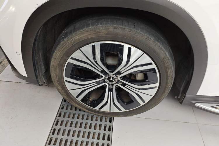 Used Mercedes-Benz EQE SUV 2023 350 4MATIC Luxury Edition Left Front Wheel Hub