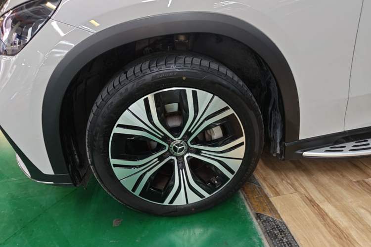 Used Mercedes-Benz EQE SUV 2023 350 4MATIC Luxury Edition Left Front Wheel Hub
