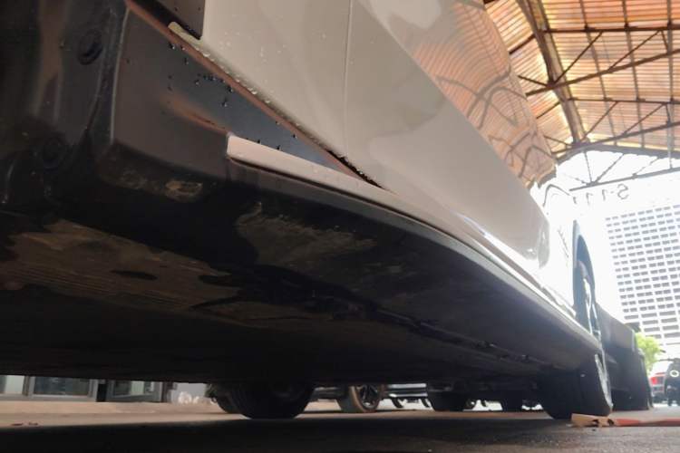 Used Mercedes-Benz EQE SUV 2023 350 4MATIC Pioneer Edition Left Side Sill