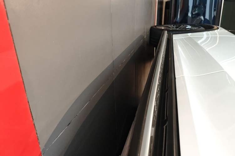 Used Mercedes-Benz EQE SUV 2023 350 4MATIC Luxury Edition Left Side Sill