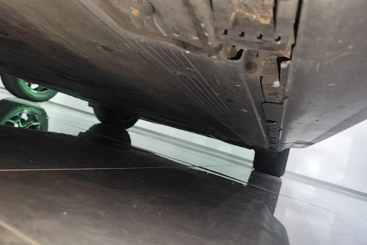 Used Mercedes-Benz EQE SUV 2023 350 4MATIC Pioneer Edition Left Side Sill