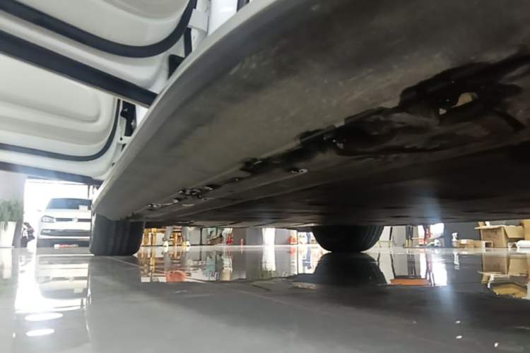 Used Mercedes-Benz EQE SUV 2023 350 4MATIC Luxury Edition Left Side Sill