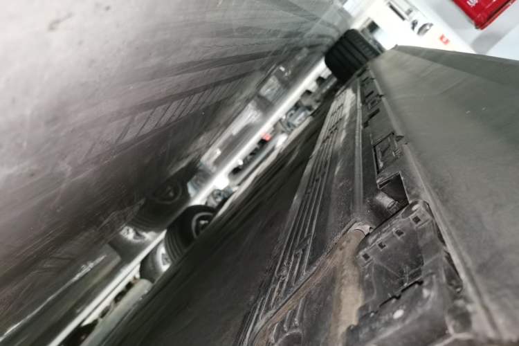Used Mercedes-Benz EQE SUV 2023 350 4MATIC Pioneer Edition Left Side Sill
