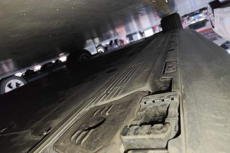Used Mercedes-Benz EQE SUV 2023 350 4MATIC Pioneer Edition Left Side Sill