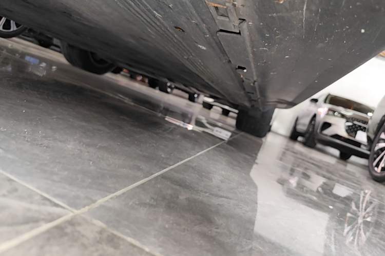 Used Mercedes-Benz EQE SUV 2023 350 4MATIC Pioneer Edition Left Side Sill