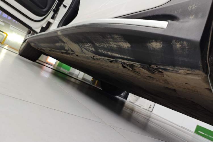Used Mercedes-Benz EQE SUV 2023 350 4MATIC Luxury Edition Left Side Sill