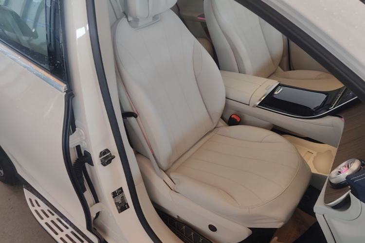 Used Mercedes-Benz EQE SUV 2023 350 4MATIC Pioneer Edition Right Front Seat