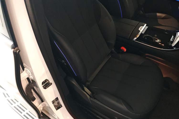 Used Mercedes-Benz EQE SUV 2023 350 4MATIC Luxury Edition Right Front Seat