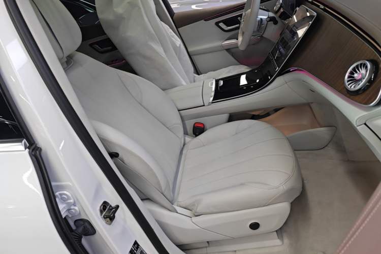 Used Mercedes-Benz EQE SUV 2023 350 4MATIC Luxury Edition Right Front Seat