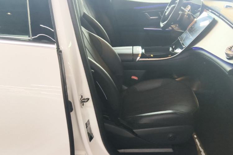 Used Mercedes-Benz EQE SUV 2023 350 4MATIC Pioneer Edition Right Front Seat