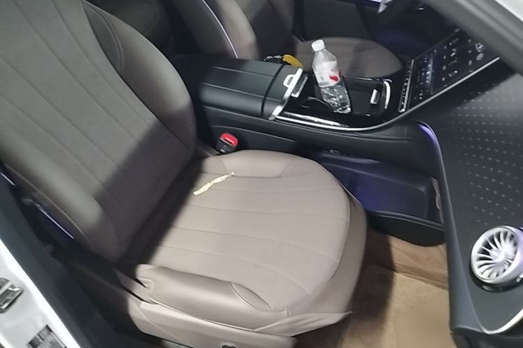 Used Mercedes-Benz EQE SUV 2023 500 4MATIC Special Edition Right Front Seat