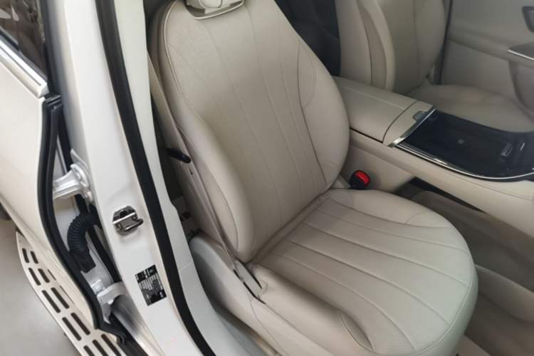 Used Mercedes-Benz EQE SUV 2023 350 4MATIC Luxury Edition Right Front Seat