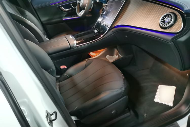 Used Mercedes-Benz EQE SUV 2023 350 4MATIC Pioneer Edition Right Front Seat