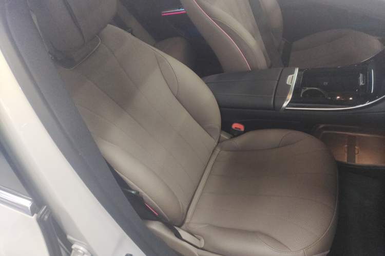 Used Mercedes-Benz EQE SUV 2023 350 4MATIC Pioneer Edition Right Front Seat