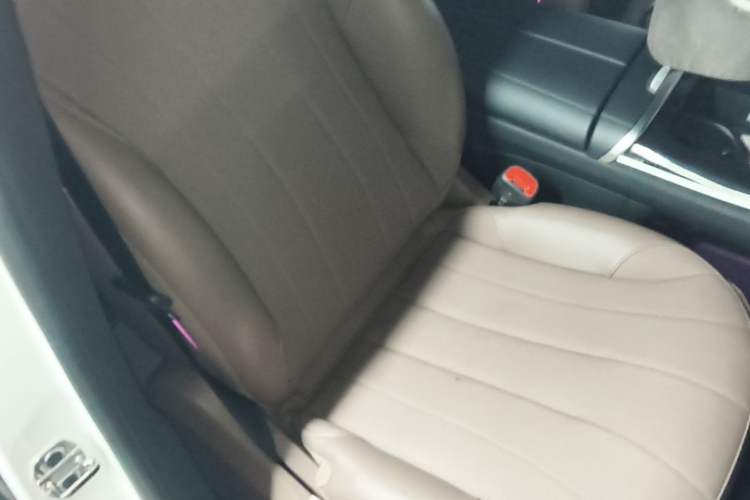 Used Mercedes-Benz EQE SUV 2023 350 4MATIC Luxury Edition Right Front Seat