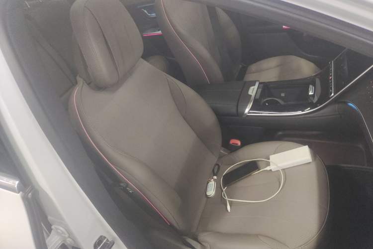 Used Mercedes-Benz EQE SUV 2023 350 4MATIC Pioneer Edition Right Front Seat