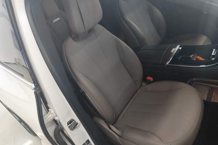 Used Mercedes-Benz EQE SUV 2023 350 4MATIC Pioneer Edition Right Front Seat