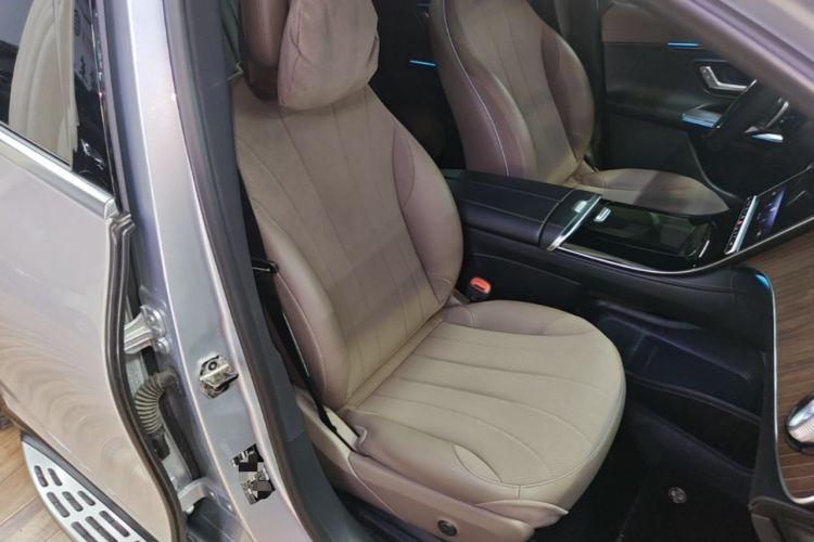 Used Mercedes-Benz EQE SUV 2023 350 4MATIC Luxury Edition Right Front Seat