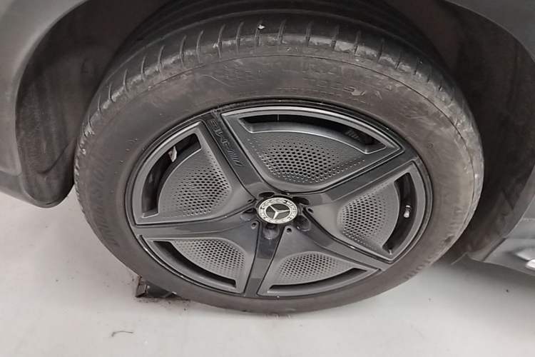 Used Mercedes-Benz EQE SUV 2023 500 4MATIC Special Edition Right Rear Wheel Hub