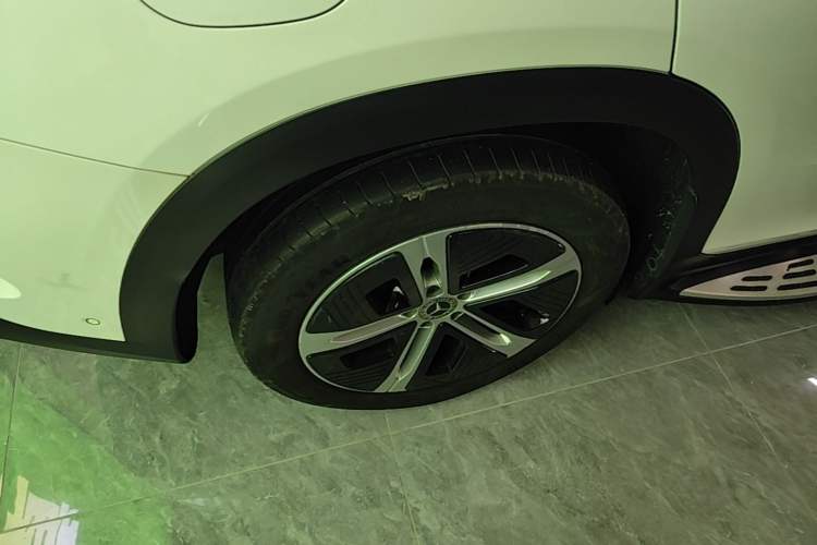 Used Mercedes-Benz EQE SUV 2023 350 4MATIC Pioneer Edition Right Rear Wheel Hub