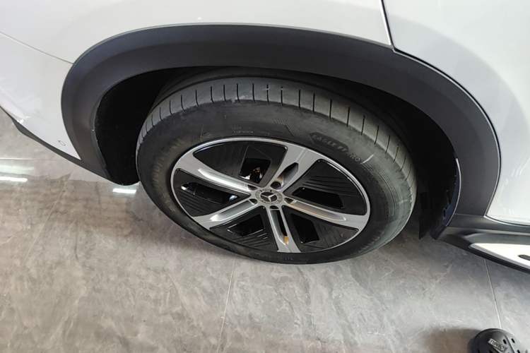 Used Mercedes-Benz EQE SUV 2023 350 4MATIC Pioneer Edition Right Rear Wheel Hub