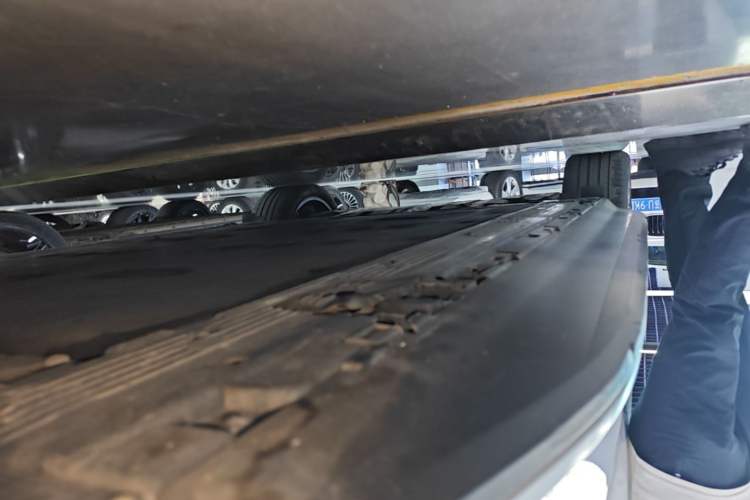 Used Mercedes-Benz EQE SUV 2023 350 4MATIC Luxury Edition Right Side Sill