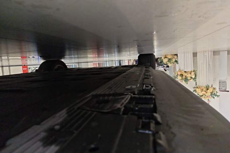 Used Mercedes-Benz EQE SUV 2023 350 4MATIC Pioneer Edition Right Side Sill