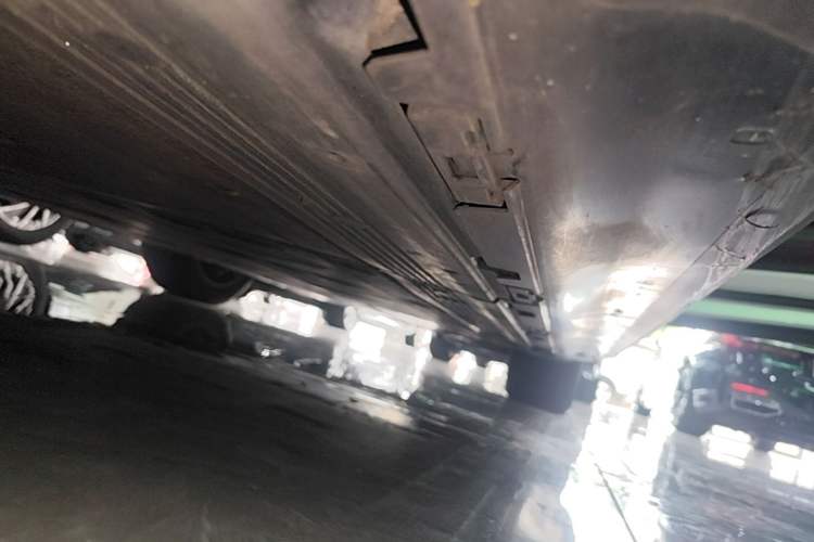 Used Mercedes-Benz EQE SUV 2023 350 4MATIC Pioneer Edition Right Side Sill