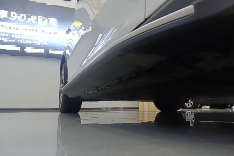 Used Mercedes-Benz EQE SUV 2023 350 4MATIC Luxury Edition Right Side Sill
