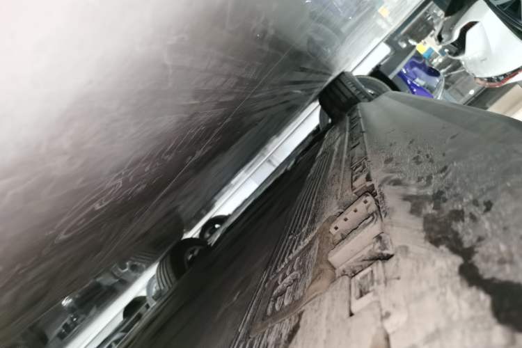 Used Mercedes-Benz EQE SUV 2023 350 4MATIC Pioneer Edition Right Side Sill