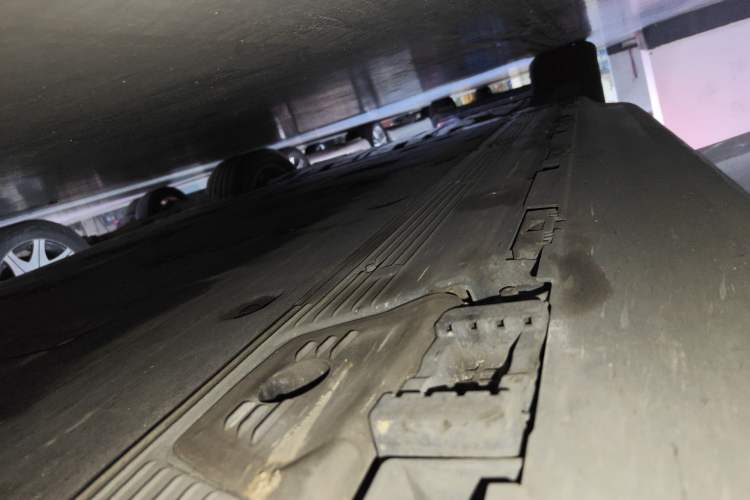 Used Mercedes-Benz EQE SUV 2023 350 4MATIC Pioneer Edition Right Side Sill