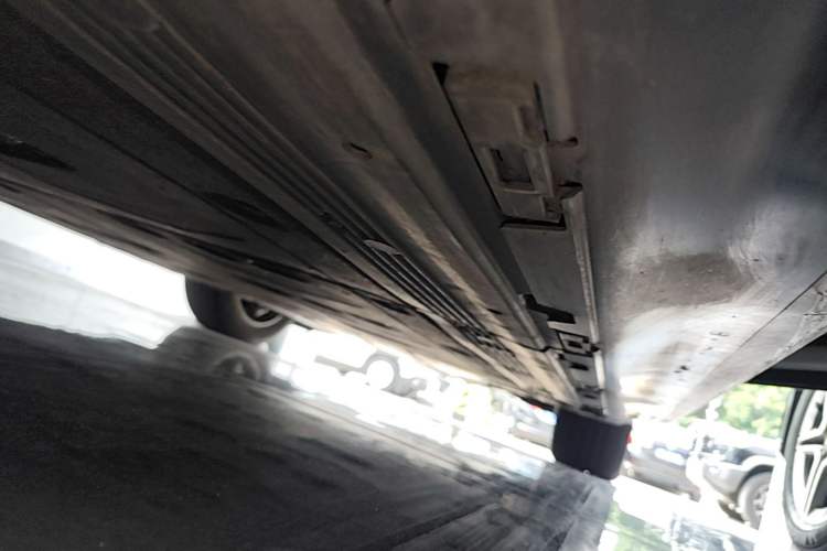 Used Mercedes-Benz EQE SUV 2023 350 4MATIC Pioneer Edition Right Side Sill