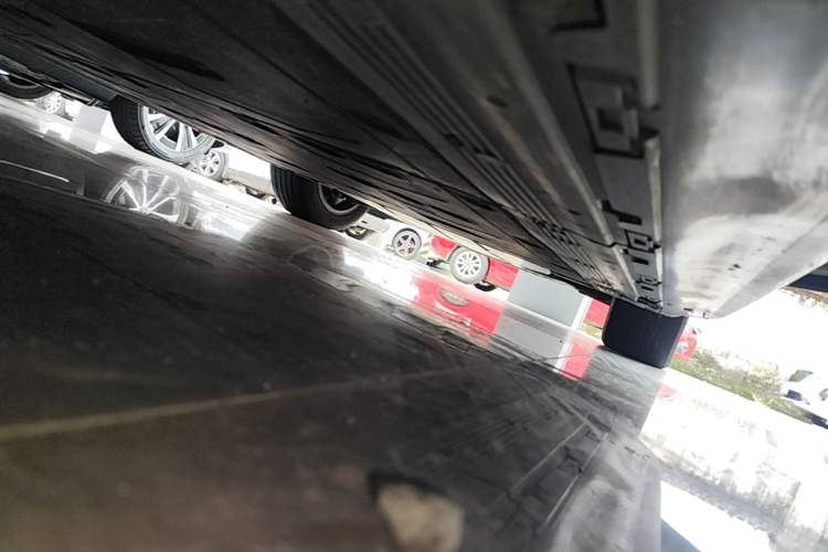 Used Mercedes-Benz EQE SUV 2023 350 4MATIC Pioneer Edition Right Side Sill