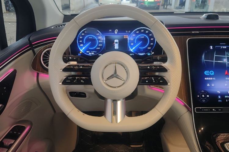 Used Mercedes-Benz EQE SUV 2023 350 4MATIC Pioneer Edition Steering Wheel