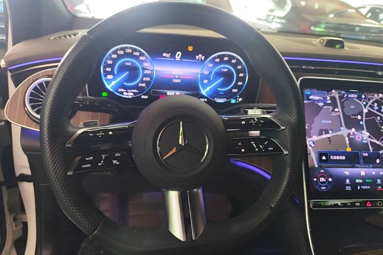 Used Mercedes-Benz EQE SUV 2023 350 4MATIC Pioneer Edition Steering Wheel