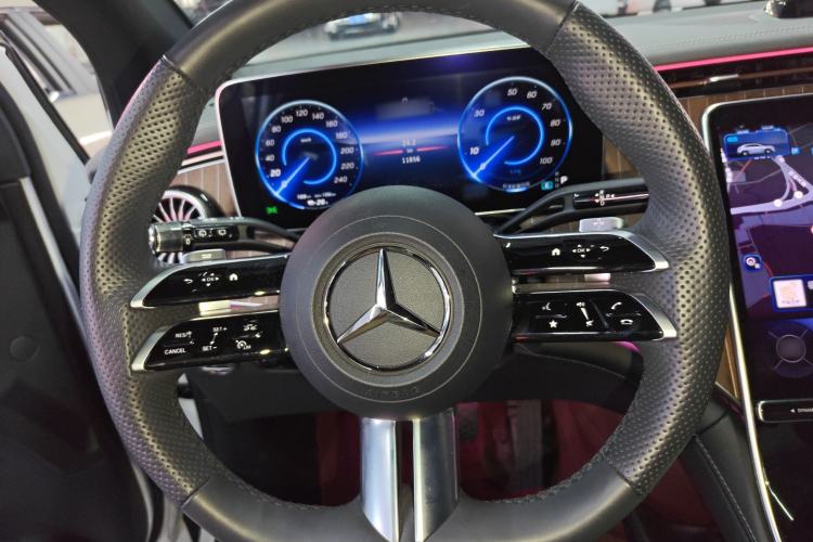 Used Mercedes-Benz EQE SUV 2023 350 4MATIC Pioneer Edition Steering Wheel