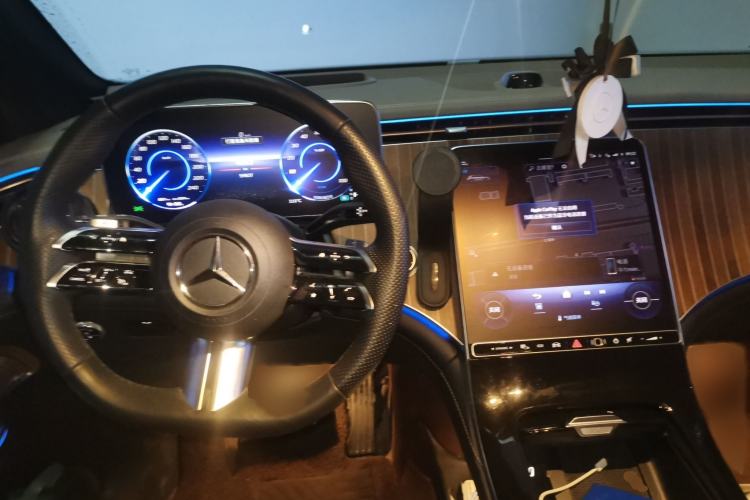 Used Mercedes-Benz EQE SUV 2023 350 4MATIC Luxury Edition Steering Wheel