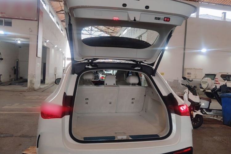Used Mercedes-Benz EQE SUV 2023 350 4MATIC Pioneer Edition Trunk