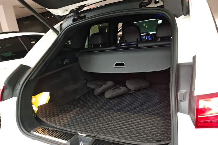 Used Mercedes-Benz EQE SUV 2023 350 4MATIC Luxury Edition Trunk