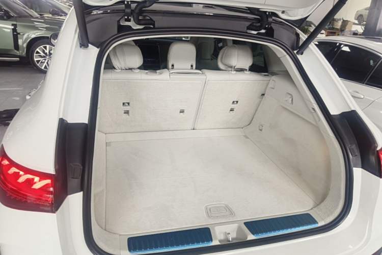 Used Mercedes-Benz EQE SUV 2023 350 4MATIC Luxury Edition Trunk