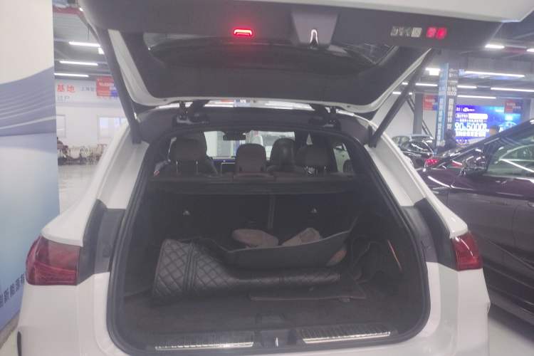 Used Mercedes-Benz EQE SUV 2023 350 4MATIC Pioneer Edition Trunk